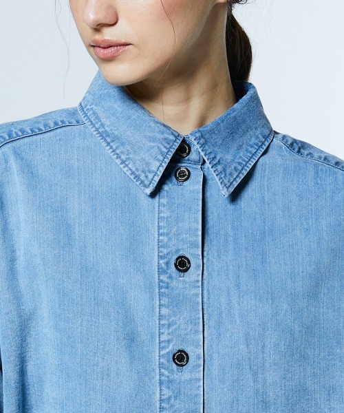 DOUBLE STANDARD CLOTHING(ダブルスタンダードクロージング)の「テンセルデニム クロップドシャツ(シャツ/ブラウス・レディース・ブルー・36/38)」の6枚目の写真