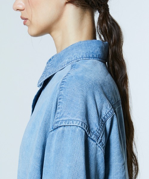 DOUBLE STANDARD CLOTHING(ダブルスタンダードクロージング)の「テンセルデニム クロップドシャツ(シャツ/ブラウス・レディース・ブルー・36/38)」の8枚目の写真
