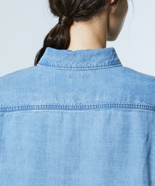 DOUBLE STANDARD CLOTHING(ダブルスタンダードクロージング)の「テンセルデニム クロップドシャツ(シャツ/ブラウス・レディース・ブルー・36/38)」の9枚目の写真