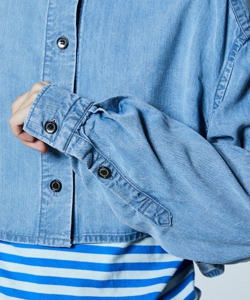 DOUBLE STANDARD CLOTHING(ダブルスタンダードクロージング)の「テンセルデニム クロップドシャツ(シャツ/ブラウス・レディース・ブルー・36/38)」の10枚目の写真