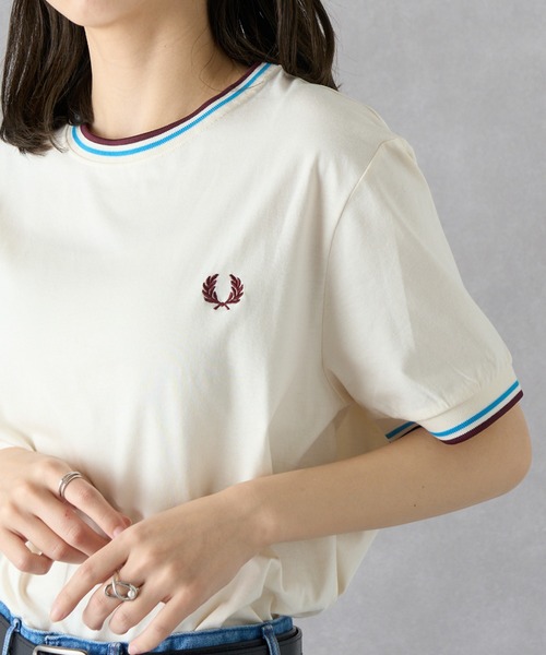 FRED PERRY(フレッドペリー)の「【FRED PERRY】TWIN TIPPED T-SHIRT M1588②(Tシャツ/カットソー・レディース・グレイッシュブルー/グリーン系その他2/ダークインディゴブルー/グリーン/オートミール/アイボリー系4/ネイビー系7・XL/L/S/M)」の3枚目の写真