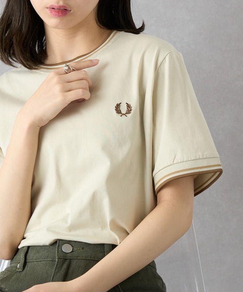 FRED PERRY(フレッドペリー)の「【FRED PERRY】TWIN TIPPED T-SHIRT M1588②(Tシャツ/カットソー・レディース・グレイッシュブルー/グリーン系その他2/ダークインディゴブルー/グリーン/オートミール/アイボリー系4/ネイビー系7・XL/L/S/M)」の2枚目の写真