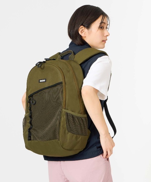 le coq sportif(ルコックスポルティフ)の「バックパック(容量:約23L)(バックパック/リュック・メンズ・ブラック/グレー/カーキ・F)」の3枚目の写真