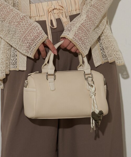 CIAOPANIC TYPY（チャオパニックティピー）の「:≪オケージョン対応≫チャーム付きボストンBAG（ショルダーバッグ・レディース・オフホワイト/ブラック/ベージュ・ONE SIZE）」の22枚目の写真