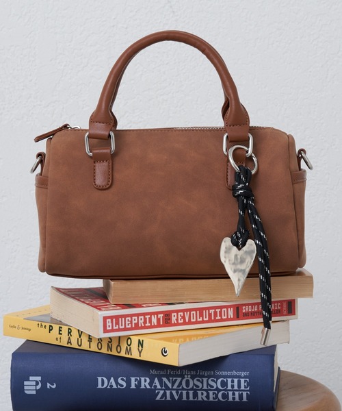 CIAOPANIC TYPY（チャオパニックティピー）の「【オケージョン対応可能】チャーム付きボストンBAG（ショルダーバッグ・レディース・オフホワイト/ブラック/ベージュ・ONE SIZE）」の3枚目の写真