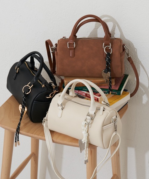 CIAOPANIC TYPY（チャオパニックティピー）の「【オケージョン対応可能】チャーム付きボストンBAG（ショルダーバッグ・レディース・オフホワイト/ブラック/ベージュ・ONE SIZE）」の5枚目の写真