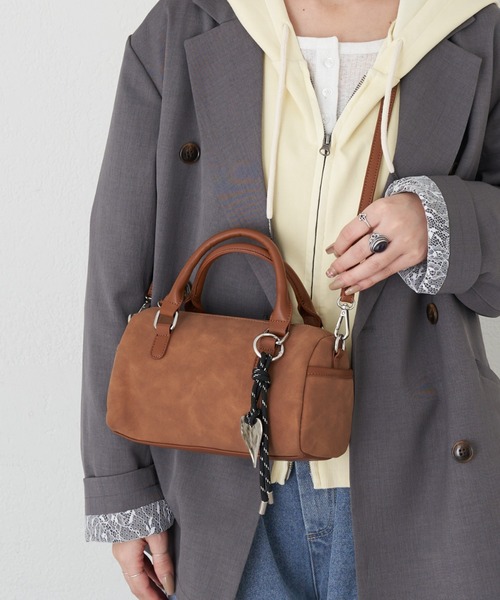 CIAOPANIC TYPY（チャオパニックティピー）の「【オケージョン対応可能】チャーム付きボストンBAG（ショルダーバッグ・レディース・オフホワイト/ブラック/ベージュ・ONE SIZE）」の8枚目の写真