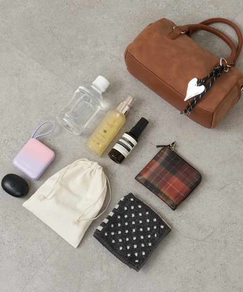 CIAOPANIC TYPY（チャオパニックティピー）の「【オケージョン対応可能】チャーム付きボストンBAG（ショルダーバッグ・レディース・オフホワイト/ブラック/ベージュ・ONE SIZE）」の4枚目の写真