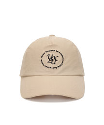 ULUK（ユルク）の「ルシダC刺繍ナイロンボールキャップ_Beige（キャップ）」