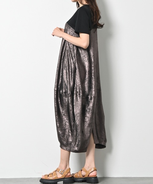aunt lily(アントリリー)の「上品メタリック仕上げ タック切り替えデザイン バルーンワンピース ポケット コクーン(ワンピース・レディース・グレー/ブラック・S/L/LL/M)」の4枚目の写真