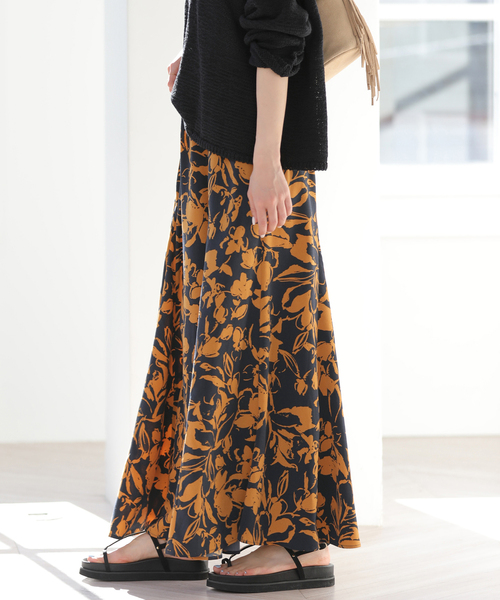 JOURNAL STANDARD relume（ジャーナルスタンダード　レリューム）の「［26SS新作］バイカラーリーフプリントスカート（スカート・レディース・アイボリー/ブラウン系その他/ブルー・FREE）」の18枚目の写真