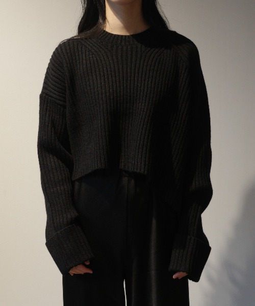 CLANE（クラネ）の「CLANE ASYMMETRY WIDE SHORT KNIT TOPS（ニット/セーター・レディース・ブラック/ローズ/オフホワイト・1/2）」の3枚目の写真