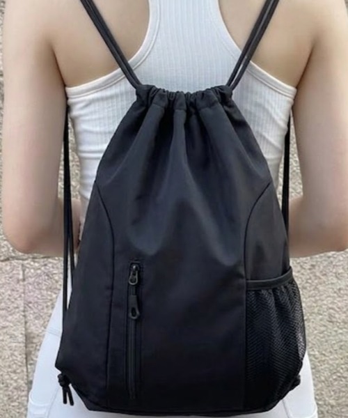 SHEPP(シープ)の「バンジーコード ゴープコア ナイロンバッグ ナップサック(バックパック/リュック・メンズ・レッド/グリーン/ネイビー/ブラック/グレー・F)」の2枚目の写真