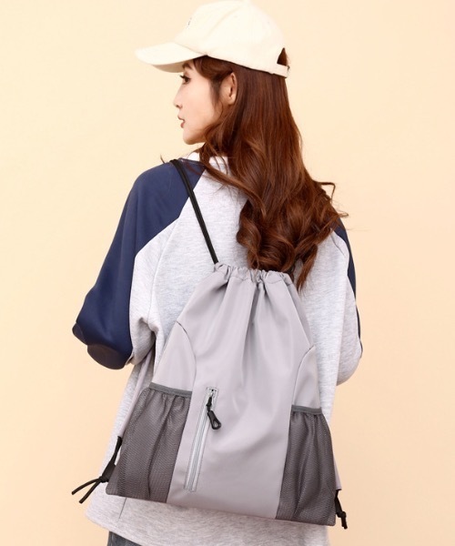 SHEPP(シープ)の「バンジーコード ゴープコア ナイロンバッグ ナップサック(バックパック/リュック・メンズ・レッド/グリーン/ネイビー/ブラック/グレー・F)」の9枚目の写真
