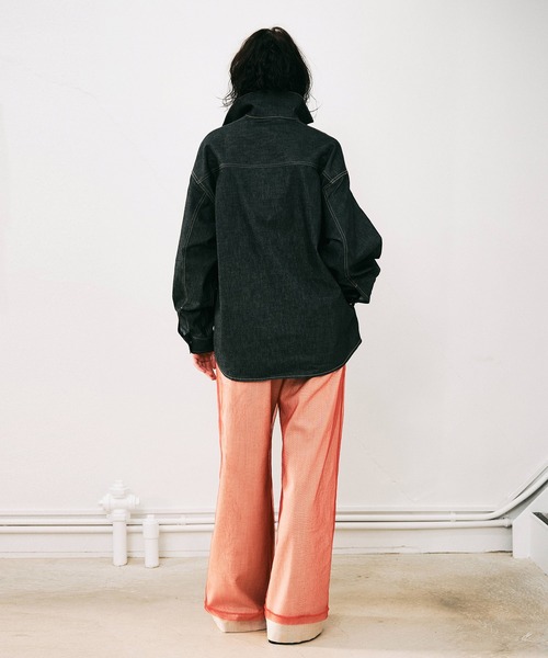 NOISE MAKER（ノイズメーカー）の「スキッパーオーバーサイズデニムプルオーバー【MADE IN JAPAN】（シャツ/ブラウス・レディース・ネイビー・FREE）」の7枚目の写真