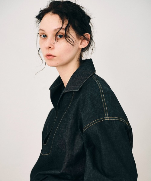 NOISE MAKER（ノイズメーカー）の「スキッパーオーバーサイズデニムプルオーバー【MADE IN JAPAN】（シャツ/ブラウス・レディース・ネイビー・FREE）」の9枚目の写真