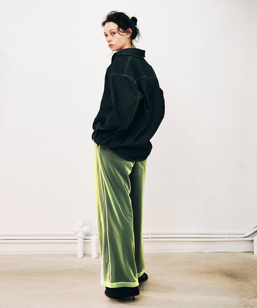 NOISE MAKER（ノイズメーカー）の「スキッパーオーバーサイズデニムプルオーバー【MADE IN JAPAN】（シャツ/ブラウス・レディース・ネイビー・FREE）」の2枚目の写真