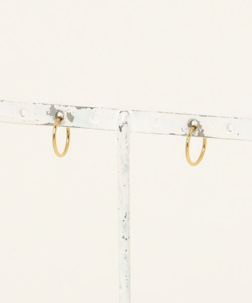 Cream dot.（クリームドット）の「【サージカルステンレス】つけっぱなしOK♪両耳セットの1mm幅ステンレスフープピアス（ピアス（両耳用）・レディース・ゴールド/シルバー・#11/#8/#9/#7/#6/#12/#10）」の3枚目の写真