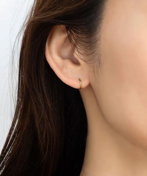 Cream dot.（クリームドット）の「【サージカルステンレス】つけっぱなしOK♪両耳セットの1mm幅ステンレスフープピアス（ピアス（両耳用）・レディース・ゴールド/シルバー・#11/#8/#9/#7/#6/#12/#10）」の5枚目の写真