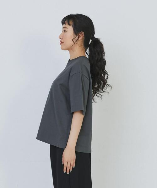 conges payes ADIEU TRISTESSE(コンジェ ペイエ アデュートリステス)の「ドロップショルダーベーシックTシャツ(Tシャツ/カットソー・レディース・ベージュ/ライトグレー/チャコールグレー・FREE)」の9枚目の写真