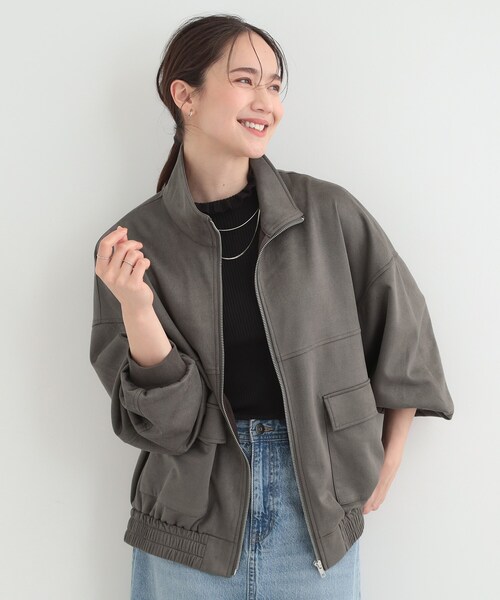 SHOO・LA・RUE(シューラルー)の「カットスエードスタンドブルゾン(ブルゾン・レディース・チャコールグレー/ライトベージュ・04/03/02/01)」の3枚目の写真