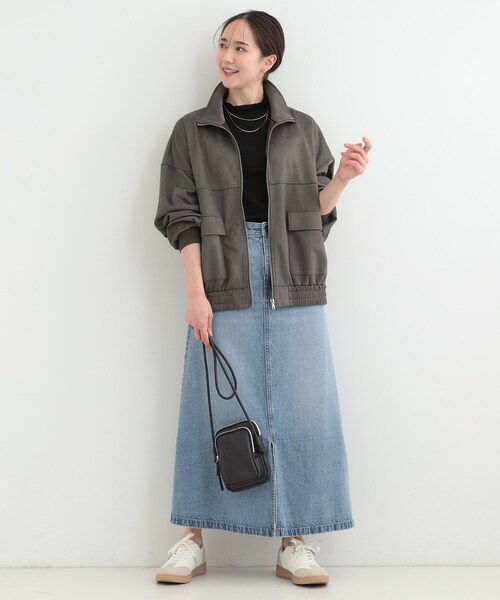 SHOO・LA・RUE(シューラルー)の「カットスエードスタンドブルゾン(ブルゾン・レディース・チャコールグレー/ライトベージュ・04/03/02/01)」の5枚目の写真