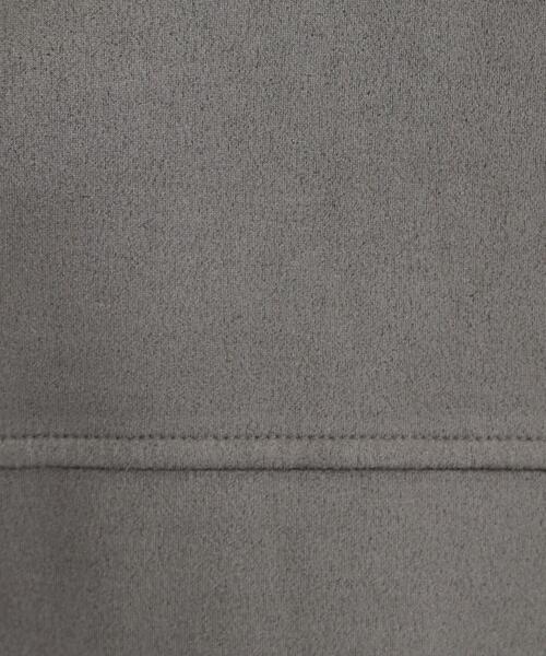 SHOO・LA・RUE(シューラルー)の「カットスエードスタンドブルゾン(ブルゾン・レディース・チャコールグレー/ライトベージュ・04/03/02/01)」の6枚目の写真