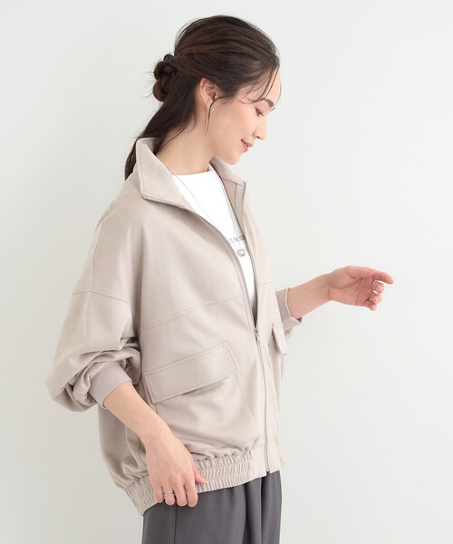 SHOO・LA・RUE(シューラルー)の「カットスエードスタンドブルゾン(ブルゾン・レディース・チャコールグレー/ライトベージュ・04/03/02/01)」の8枚目の写真