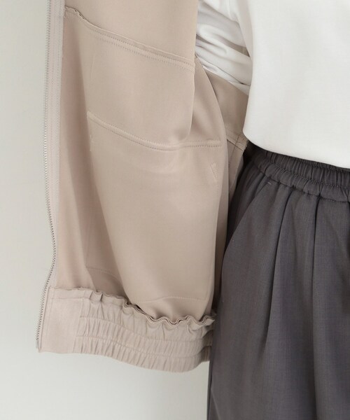 SHOO・LA・RUE(シューラルー)の「カットスエードスタンドブルゾン(ブルゾン・レディース・チャコールグレー/ライトベージュ・04/03/02/01)」の18枚目の写真