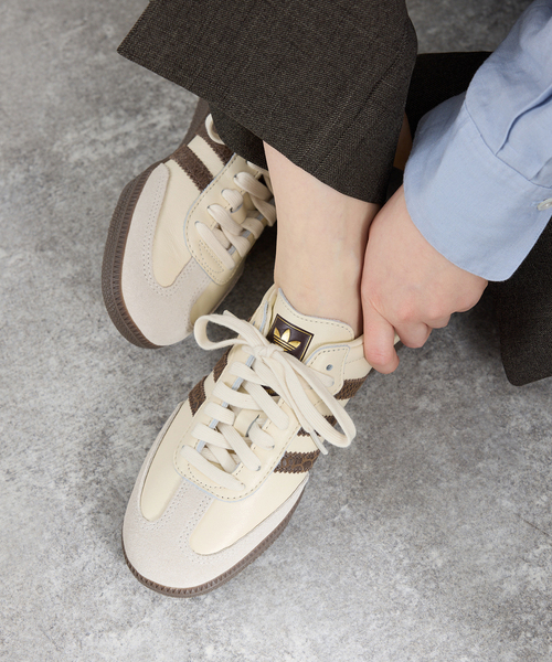 IENA(イエナ)の「adidas originals/アディダス オリジナルス SAMBA OG W スニーカー IH3980(スニーカー・レディース・ベージュ・22.5cm/23cm/23.5cm/24cm/24.5cm/25cm)」の2枚目の写真