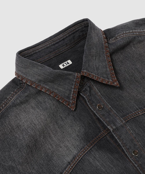 KHOKI(コッキ)の「Hand-Embroidered Denim Shirt(シャツ/ブラウス・メンズ・インディゴブルー/ブラック・3)」の4枚目の写真