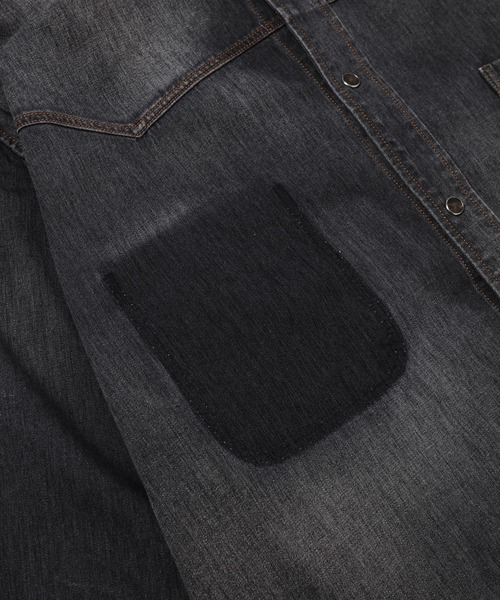 KHOKI(コッキ)の「Hand-Embroidered Denim Shirt(シャツ/ブラウス・メンズ・インディゴブルー/ブラック・3)」の5枚目の写真