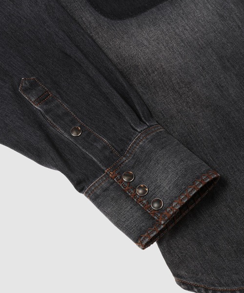KHOKI(コッキ)の「Hand-Embroidered Denim Shirt(シャツ/ブラウス・メンズ・インディゴブルー/ブラック・3)」の7枚目の写真