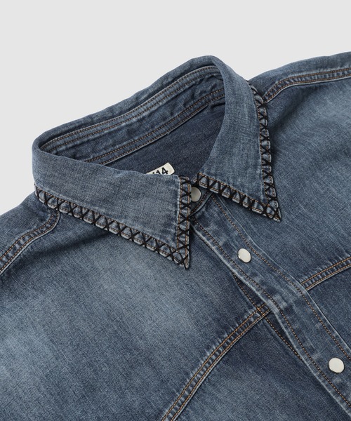 KHOKI(コッキ)の「Hand-Embroidered Denim Shirt(シャツ/ブラウス・メンズ・インディゴブルー/ブラック・3)」の9枚目の写真
