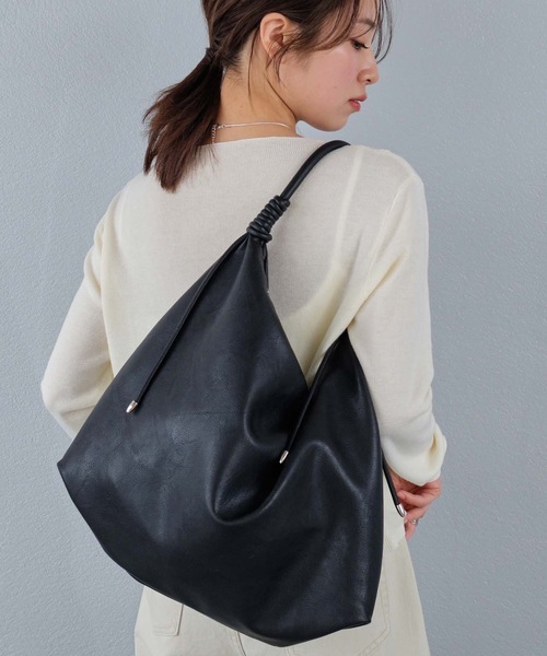 murea(ミュレア)の「トライアングルショルダーバッグ(ショルダーバッグ・レディース・ブラック/ベージュ/ブラウン・FREE)」の11枚目の写真