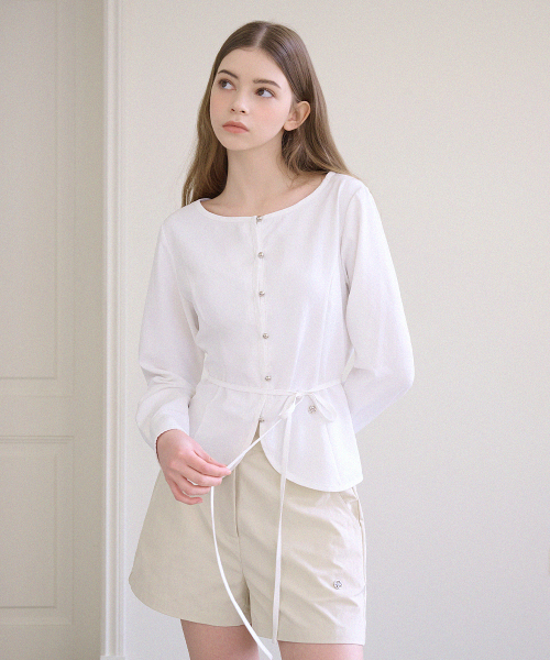 MICANE(ミケーネ)の「スアブボートネックストラップブラウス(シャツ/ブラウス・レディース・ブラック/アイボリー・X-SMALL/SMALL/MEDIUM/LARGE/X-LARGE)」の3枚目の写真