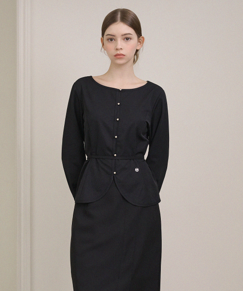 MICANE(ミケーネ)の「スアブボートネックストラップブラウス(シャツ/ブラウス・レディース・ブラック/アイボリー・X-SMALL/SMALL/MEDIUM/LARGE/X-LARGE)」の7枚目の写真