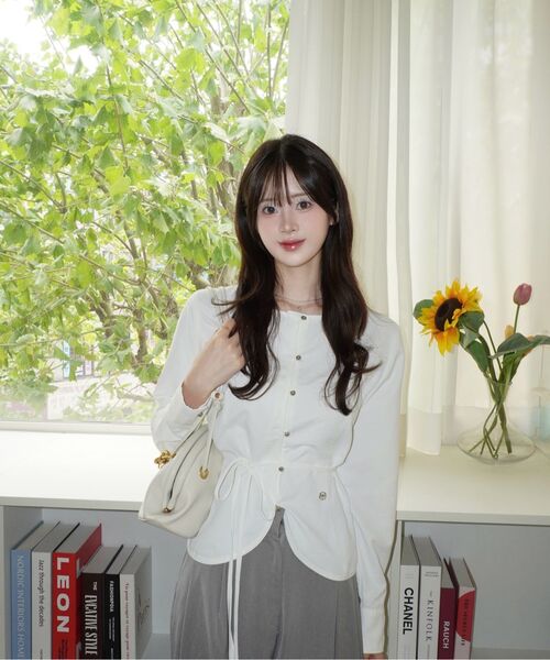 MICANE(ミケーネ)の「スアブボートネックストラップブラウス(シャツ/ブラウス・レディース・ブラック/アイボリー・X-SMALL/SMALL/MEDIUM/LARGE/X-LARGE)」の14枚目の写真