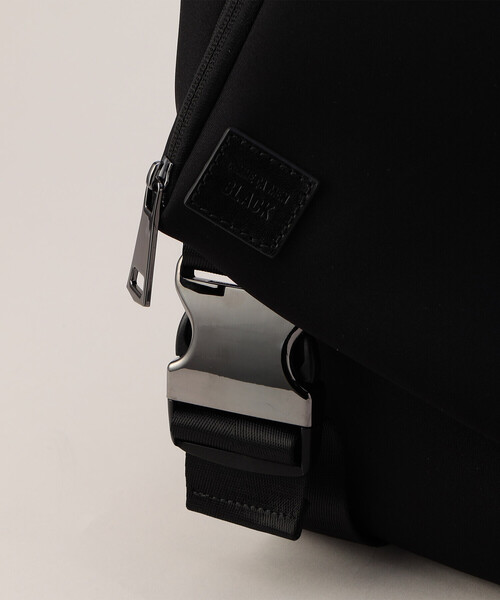COMME CA MEN(コムサメン)の「【COMME CA MEN BLACK】ネオプレーントライアングルボディーバッグ(ボディバッグ/ウエストポーチ・メンズ・チャコールグレー/ブラック/グレー・FREE)」の9枚目の写真