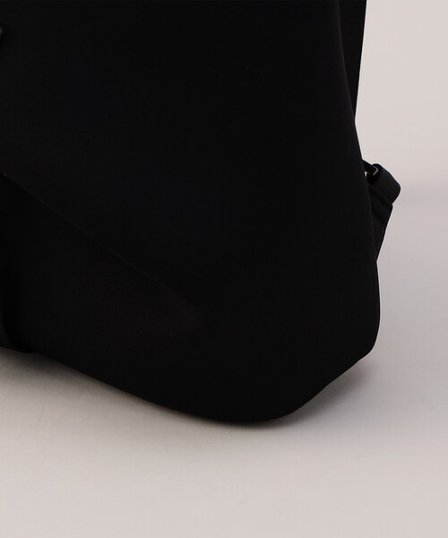COMME CA MEN(コムサメン)の「【COMME CA MEN BLACK】ネオプレーントライアングルボディーバッグ(ボディバッグ/ウエストポーチ・メンズ・チャコールグレー/ブラック/グレー・FREE)」の10枚目の写真