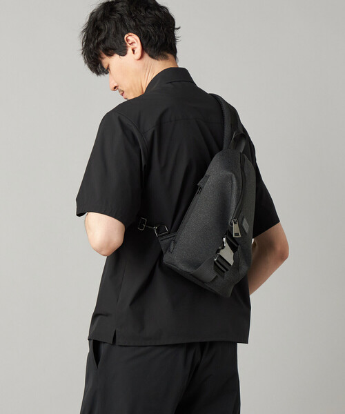 COMME CA MEN(コムサメン)の「【COMME CA MEN BLACK】ネオプレーントライアングルボディーバッグ(ボディバッグ/ウエストポーチ・メンズ・チャコールグレー/ブラック/グレー・FREE)」の17枚目の写真