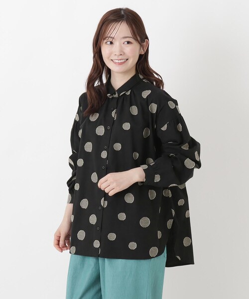 one'sterrace(ワンズテラス)の「ランダムドット ジャカード前開きシャツ(シャツ/ブラウス・レディース・アイボリー系8/グリーン系その他6/ブラック系8・02)」の2枚目の写真