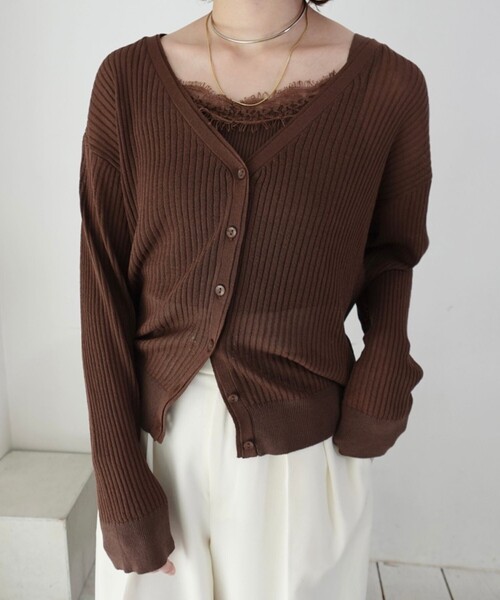 EMMA　ROUGE VIF（エマルージュヴィフ）の「【一部店舗限定】レースキャミ付きニットアンサンブル/カーディガン/２点セット/手洗い可能（ニット/セーター・レディース・ブラウン/アイボリー/ブラック・フリー）」の3枚目の写真