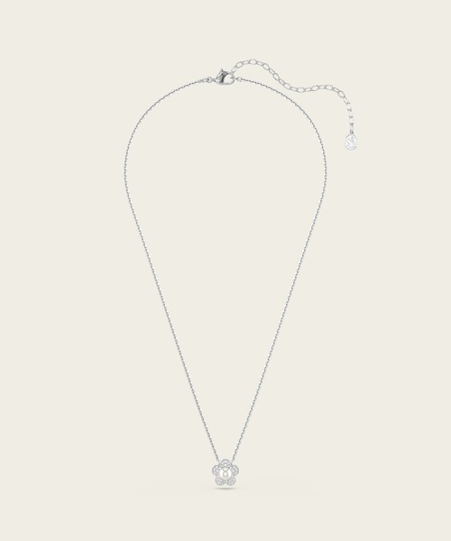 SWAROVSKI(スワロフスキー)の「【公式】【スワロフスキー】Ariana Grande x Swarovski ペンダント, クリスタル・パール, ラウンドカット, フラワー, ホワイト, ロジウム・プレーティング(ネックレス・レディース・シルバー系その他・ONE SIZE)」の2枚目の写真
