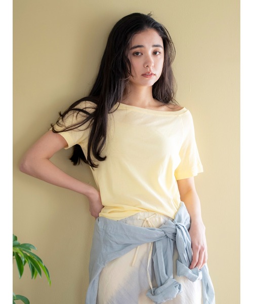 Ungrid（アングリッド）の「シアーオフショルTee（Tシャツ/カットソー・レディース・ブラウン/イエロー/ブルー/オフホワイト・FREE）」の6枚目の写真