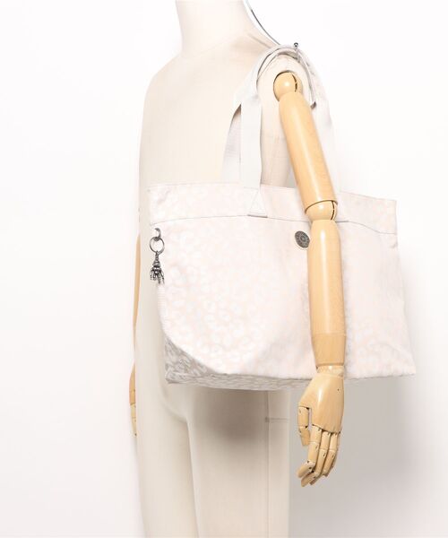 kipling（キプリング）の「【kipling】キプリング Elevated Jacquard COLISSA トートバッグ（トートバッグ・レディース・ホワイト・FREE）」の2枚目の写真