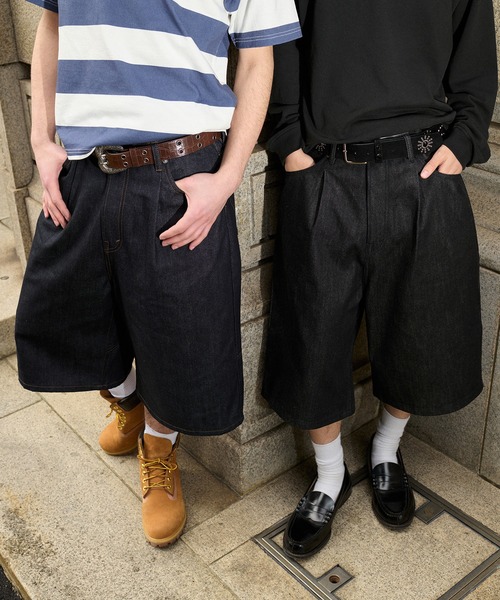 kutir(クティール)の「PANEL DESIGN RIGID BAGGY DENIM JORTS/切り替えデザインリジットバギーデニムジョーツ(デニムパンツ・メンズ・ブラック/インディゴブルー・LARGE/MEDIUM/SMALL)」の4枚目の写真