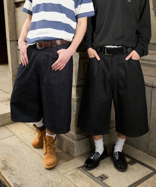 kutir(クティール)の「PANEL DESIGN RIGID BAGGY DENIM JORTS/切り替えデザインリジットバギーデニムジョーツ(デニムパンツ・メンズ・ブラック/インディゴブルー・LARGE/MEDIUM/SMALL)」の3枚目の写真