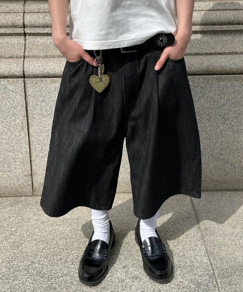 kutir(クティール)の「PANEL DESIGN RIGID BAGGY DENIM JORTS/切り替えデザインリジットバギーデニムジョーツ(デニムパンツ・メンズ・ブラック/インディゴブルー・LARGE/MEDIUM/SMALL)」の13枚目の写真
