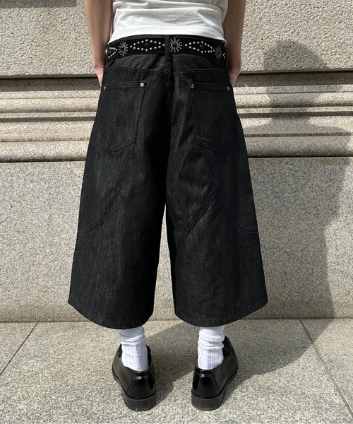 kutir(クティール)の「PANEL DESIGN RIGID BAGGY DENIM JORTS/切り替えデザインリジットバギーデニムジョーツ(デニムパンツ・メンズ・ブラック/インディゴブルー・LARGE/MEDIUM/SMALL)」の15枚目の写真